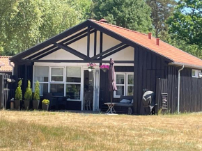 Charmerende sommerhus - 200 m fra stranden, Bogø By